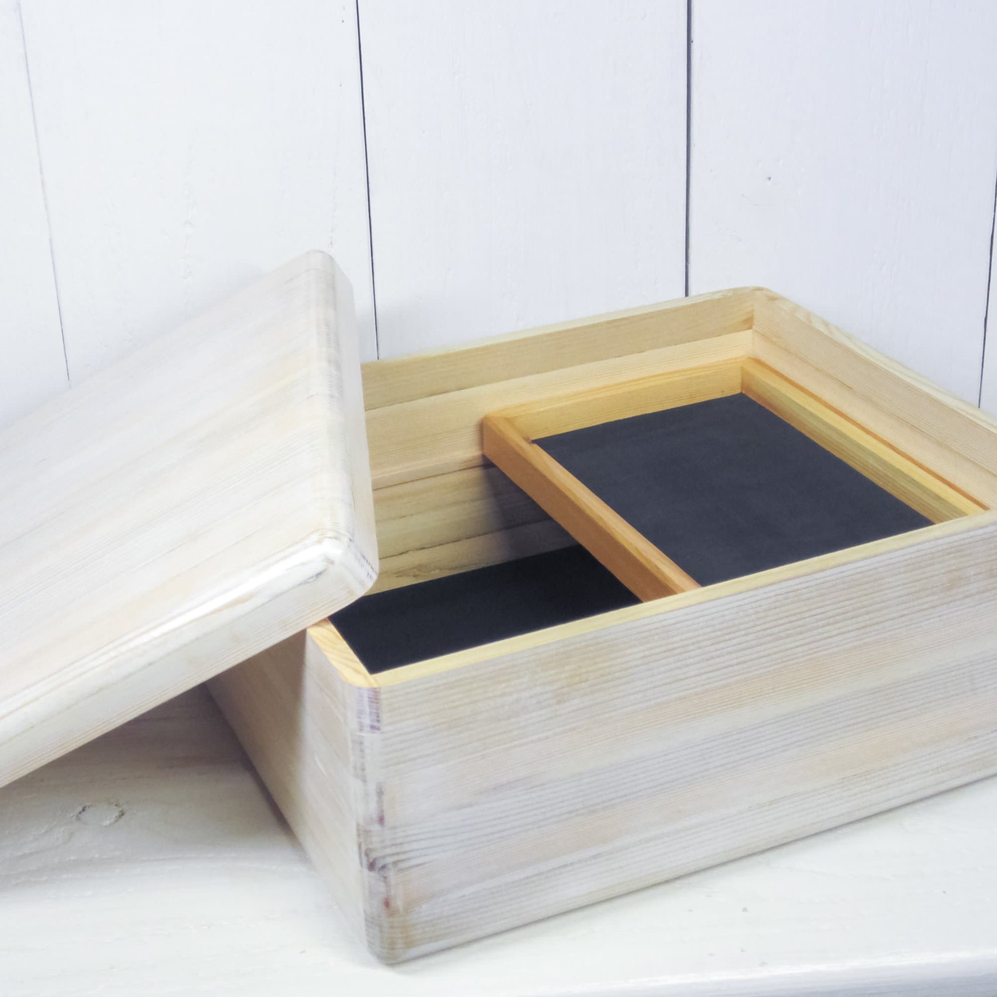 Wooden Box w/Lid Solid Cedar Handcrafted Rustic Wood Valet Tray Nightstand Remote Control Organizer