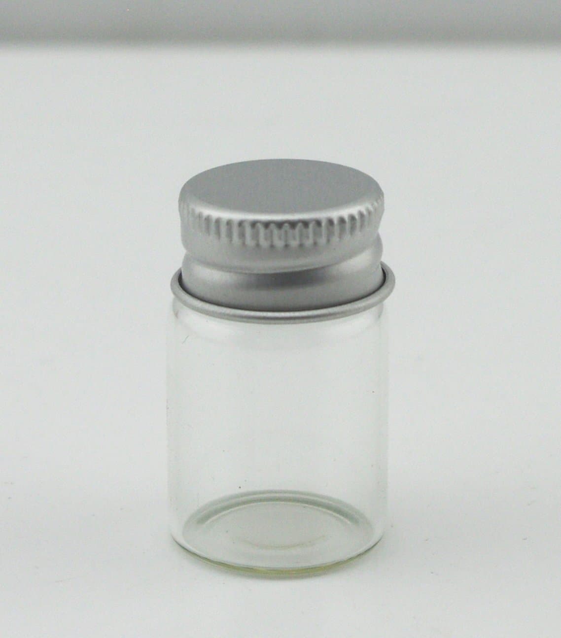 10 pcs 1/5 oz 1-2/5" tall 4/5" Diameter Small Clear Glass Bottle Vial Pendant With Aluminum Lid