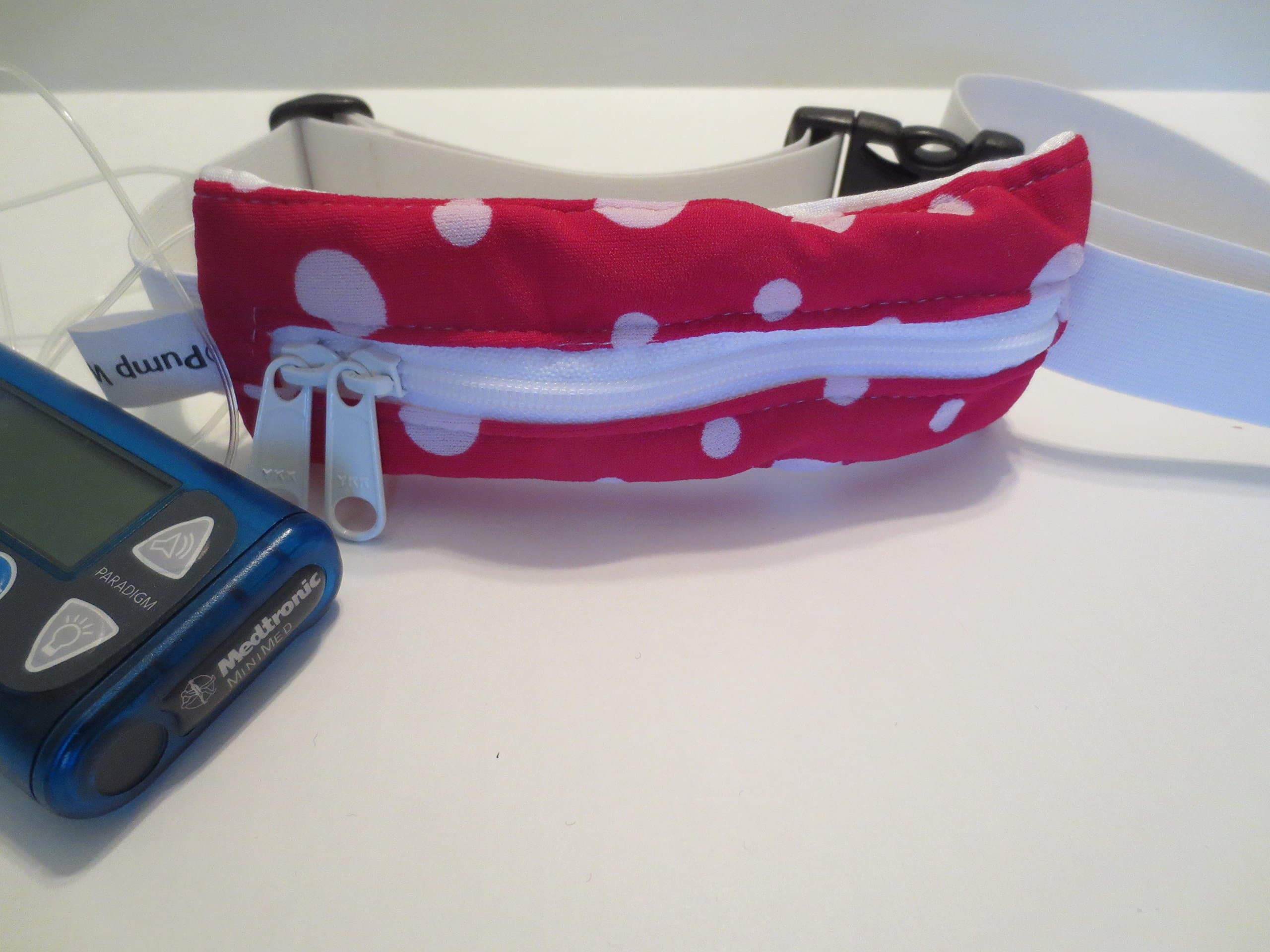 Insulin Pump Case Fushia Dot Zipp