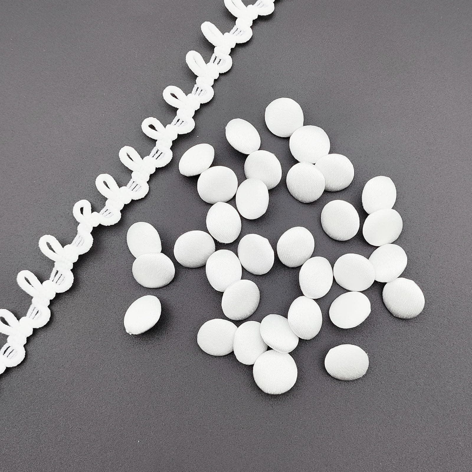 30pcs Ivory Satin Fabric Cloth Covered Buttons with Buttonhole Set for Bridal Wedding Dress Buttons, DIY Sewing Clothing Accessory 12.5mm