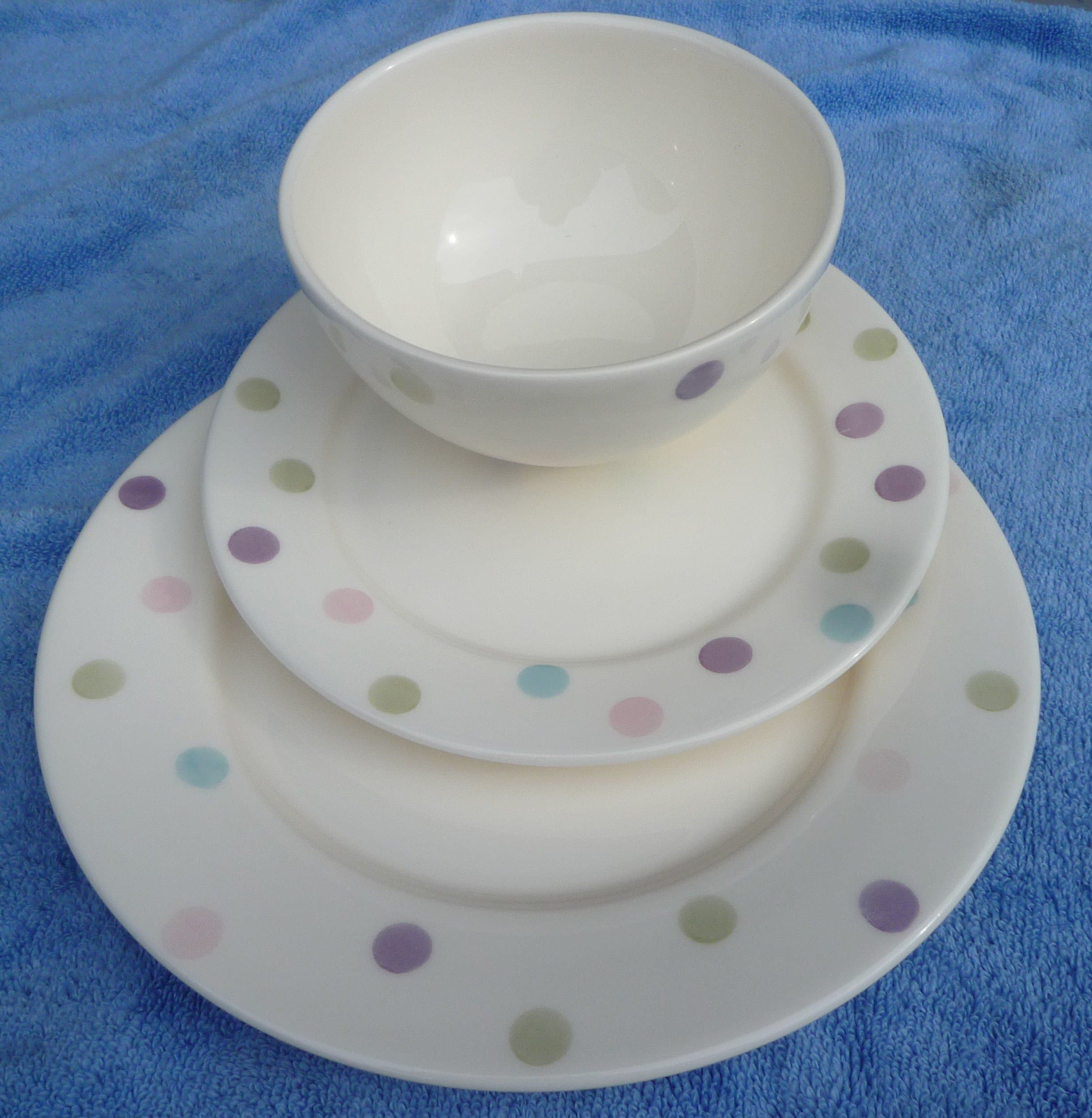 Sorbet 12 Piece Dinner Set - Quality Hand Painted Earthenware - Multi Spot Design - Dinner Plate - Side Plate - Bowls